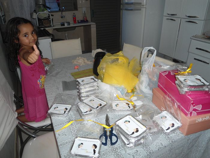 Fazendo as marmitinhas...