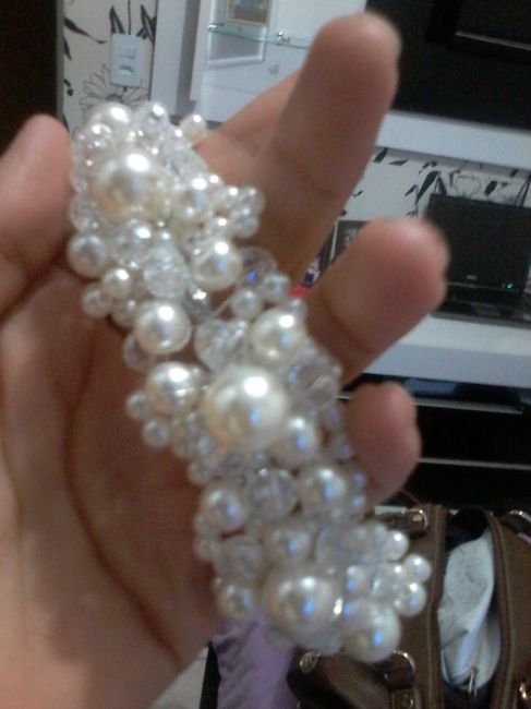 Tiara de pérolas e cristais