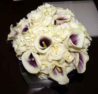 Rosas brancas e copos de leite Picasso