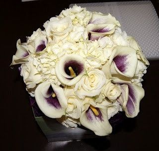 Rosas brancas e copos de leite Picasso
