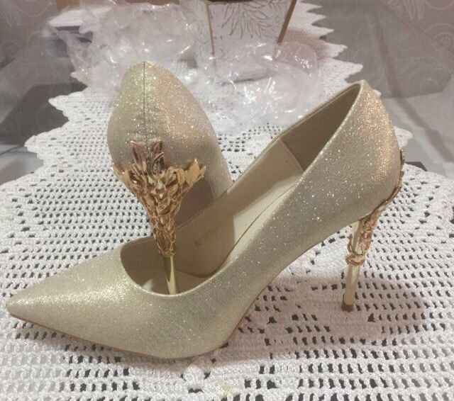  Sapatos, Sandálias  branco ou colorido para o grande Dia. - 1