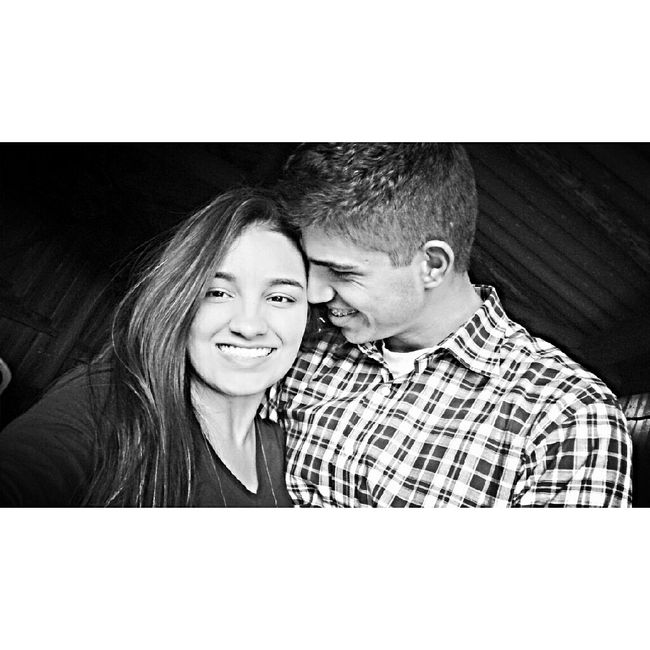  Quando é amor o abraço vira o lar, já não querem se soltar, querem logo é se casar.