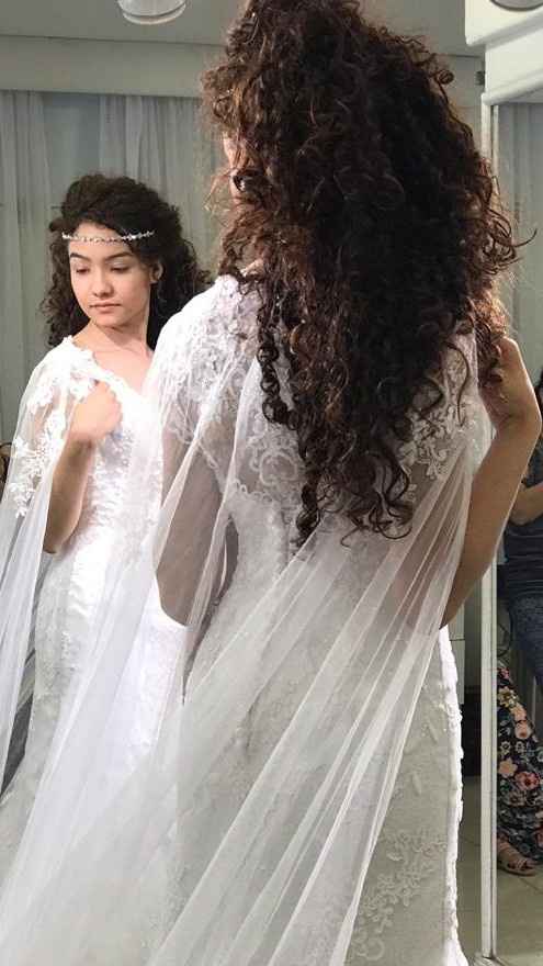No dia da prova do vestido meio que improvisei o cabelo assim,