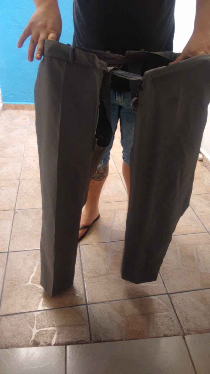 Olhem o estado que ficou a calça... 