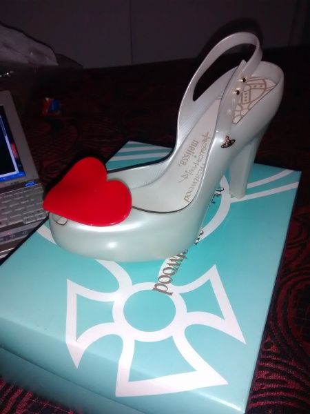 Alguém vai casar de melissa? - 1