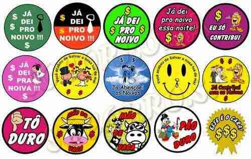 Tambem tem colantes para colarem nos convidados que ajudam ou não com a gravata