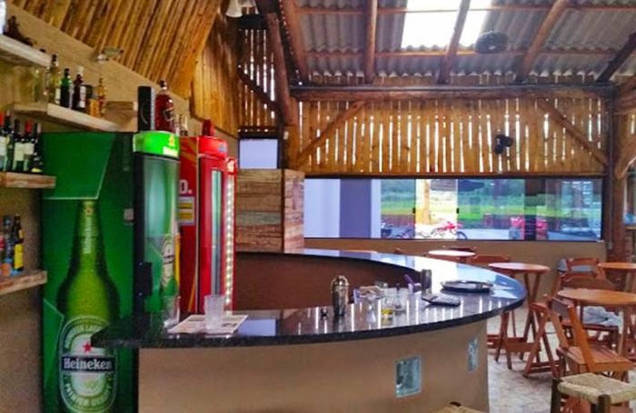 bar que estou pensando se escondo ou não kkkkkkk