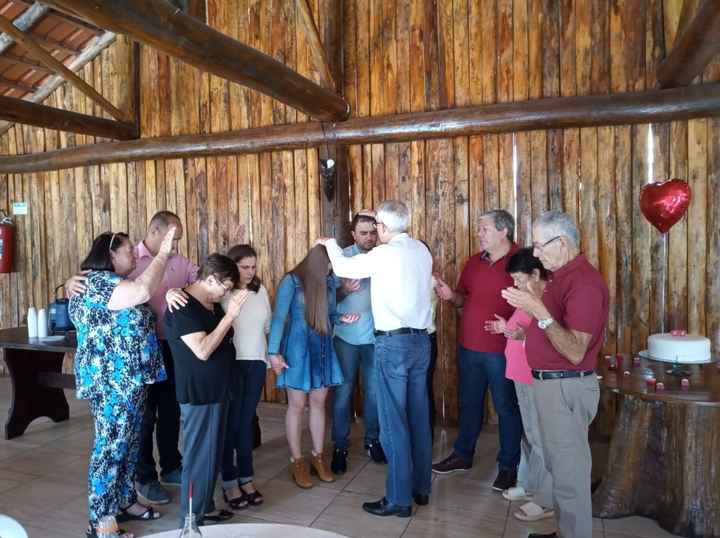 o pastor chamou os pais e avós para orar, e foi lindo!