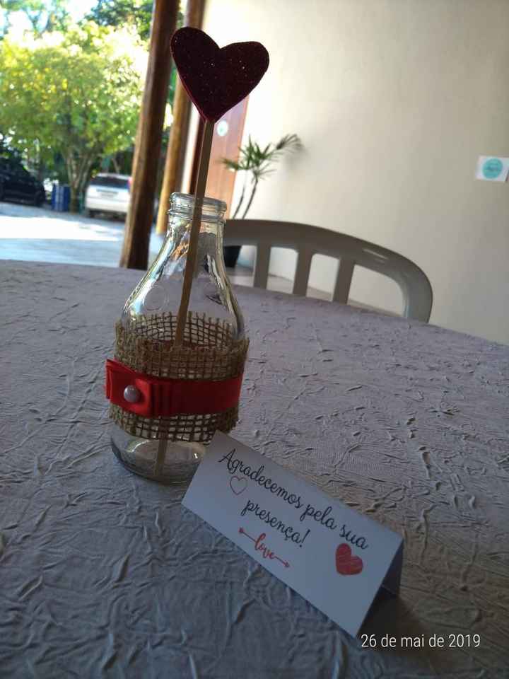 arranjo de mesa, e tag agradecendo pela presença