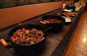buffet com panelas de ferro