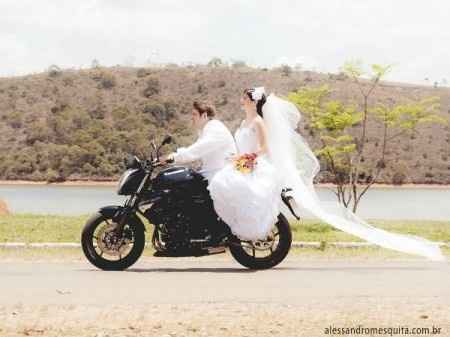 meio-de-transporte-do-casamento-moto