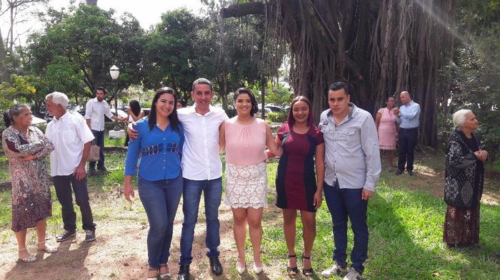 Meus Padrinhos Thais e Helton e minha irmã .