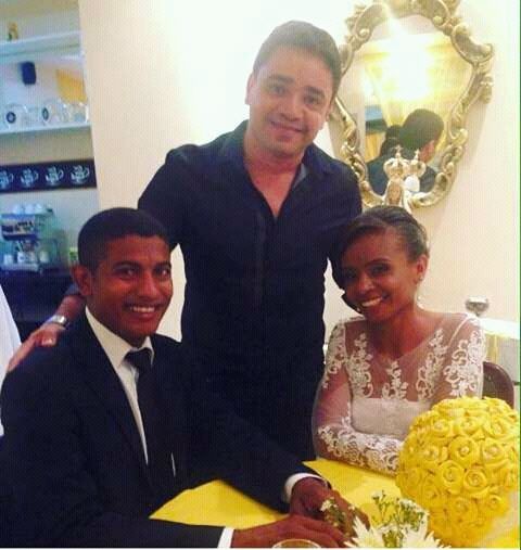 Em 18/12/2015. com as bençãos do senhor, enfim casados. - 4