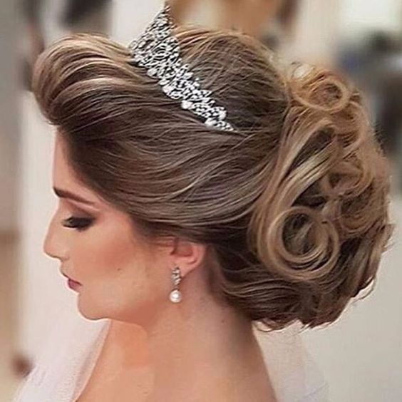 Penteado simples, sofisticado ou extravagante?