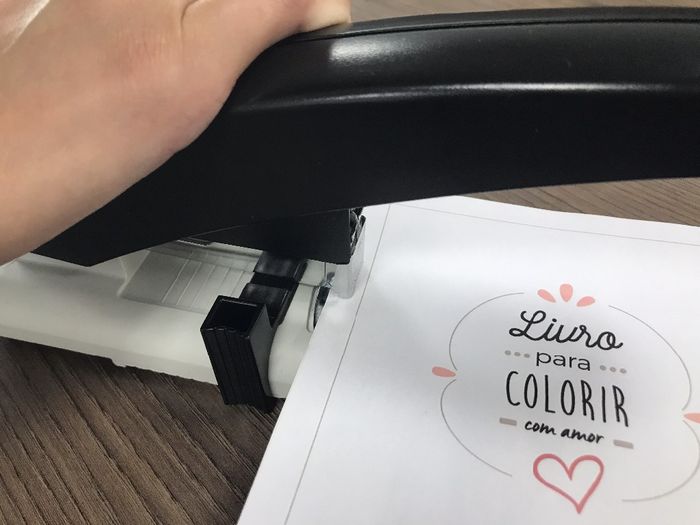 Como usar o livro de colorir no casamento! 4
