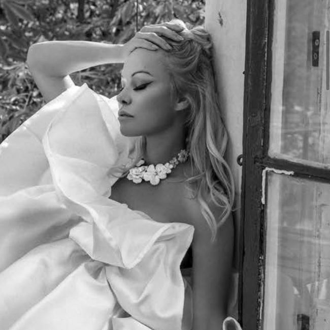 Pamela Anderson se casa pela 5ª vez - com um amor do passado! 2