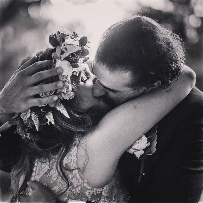 Dulce María, ex-RBD, celebra 1 ano com fotos inéditas do casamento! 1