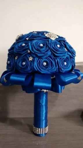Bouquet de cetim - alguém vai querer  ? - 14