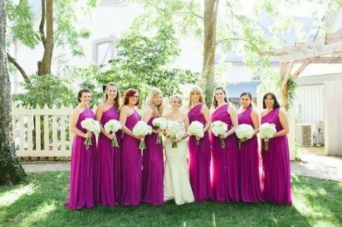 Madrinhas, vestidos tudo da mesma cor ou cores diferentes? 1