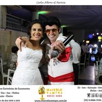 O DJ faz performance do Elvis e os convidados adoraram.