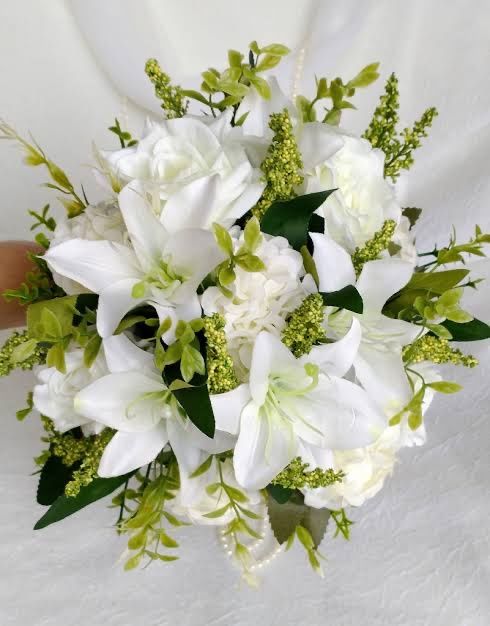 Meninas no casamento civil usar ou não usar buquê, e se usar, buquê de flores naturais ou de outro material (tecido etc...) 8