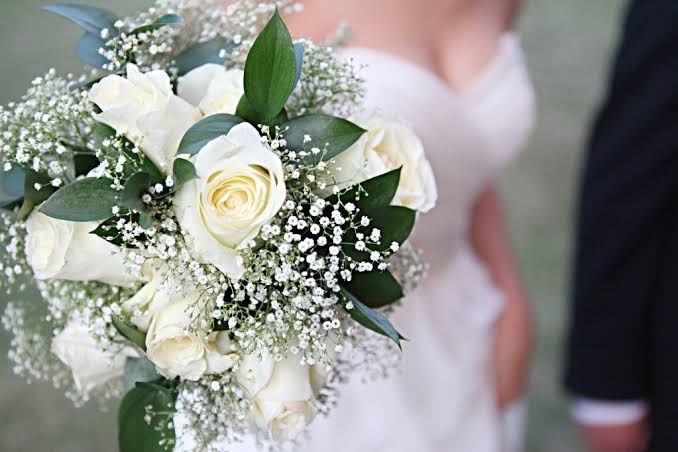 Meninas no casamento civil usar ou não usar buquê, e se usar, buquê de flores naturais ou de outro material (tecido etc...) 9