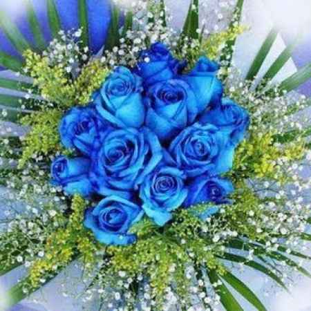 buque com flores azuis