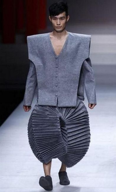 Só existe essa loja de vestidos e você precisa escolher um! 1