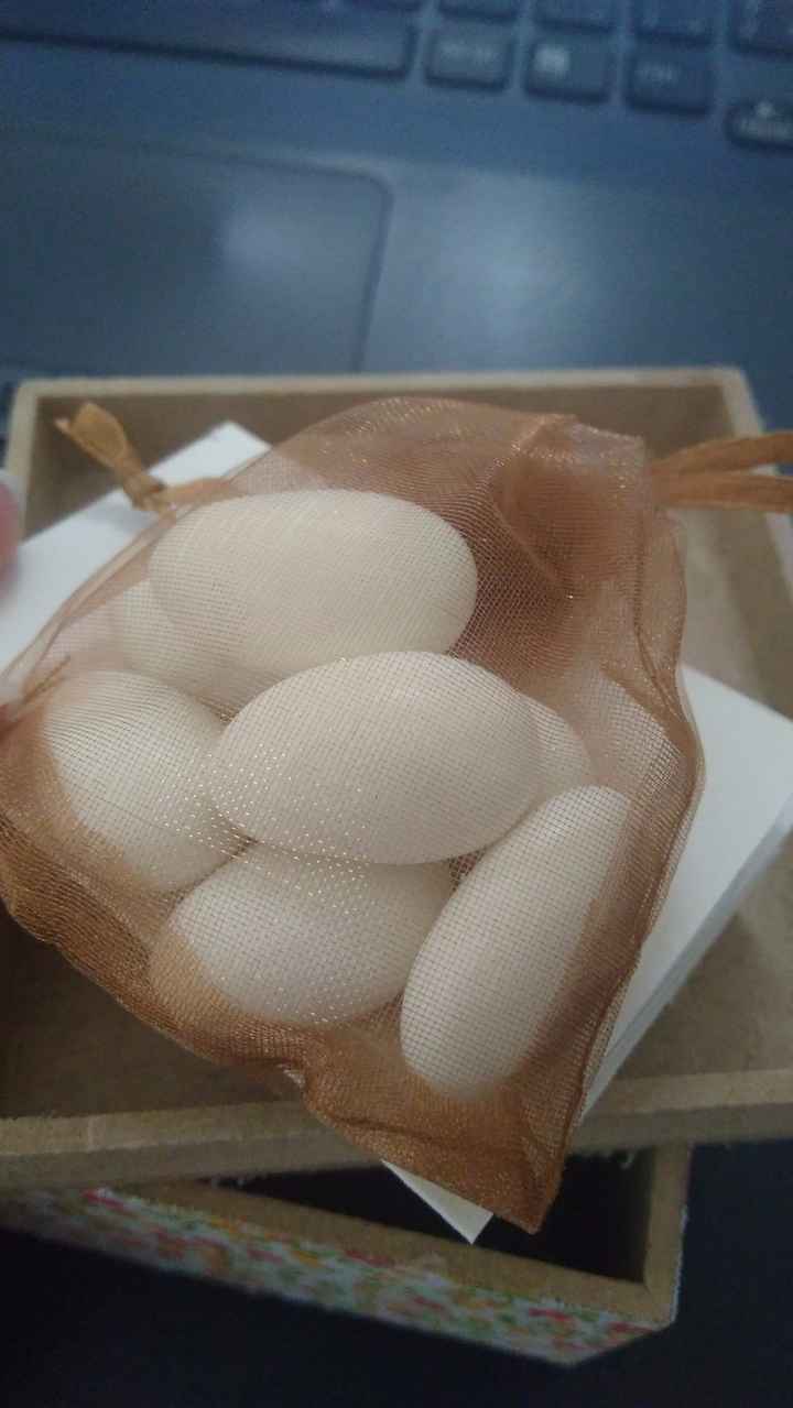Amendoas Confeitadas (Coloquei 7 em cada saquinho de organza)