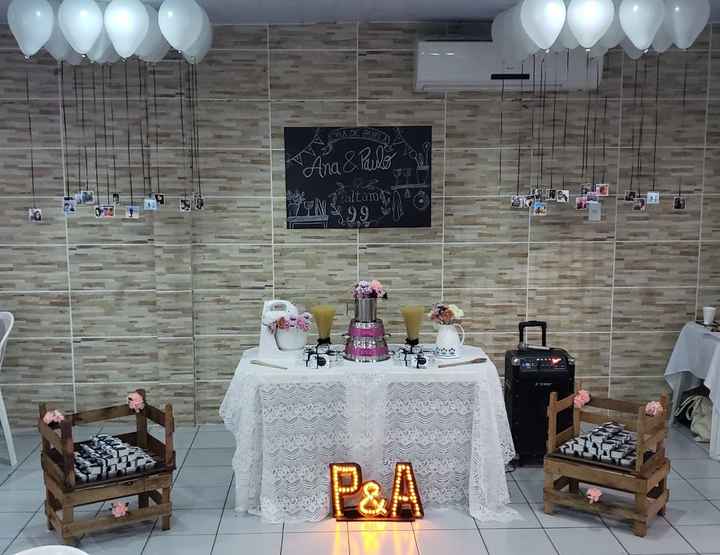 Em geral, ficou assim a decoração! Lá em cima, tinham 16 balões de cada lado, com fotos nossas nas p