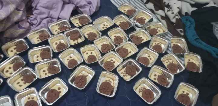 Decidimos colocar na lembrancinha 1 cookie de baunilha e 1 de chocolate pra representar eu e ele, po