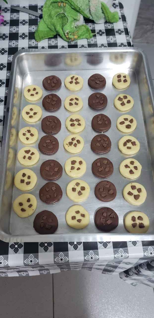 Os cookies fomos nós que fizemos também, com ajuda de uma das madrinhas. Ficaram uma delícia!