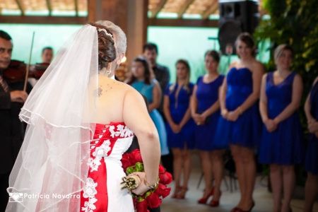 Madrinhas de vestidos iguais