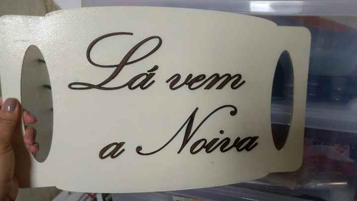 Plaquinha Lá vem a Noiva