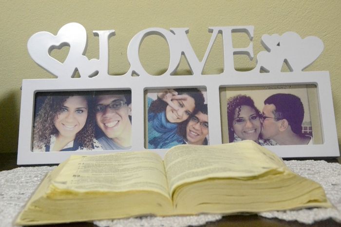 Nosso quadro com fotos e a Bíblia 