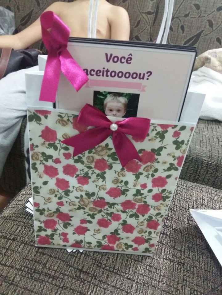 Sacola das mulheres. Para o prender manual dos homens eu fiz um laço igual das mulheres, mas na cor 