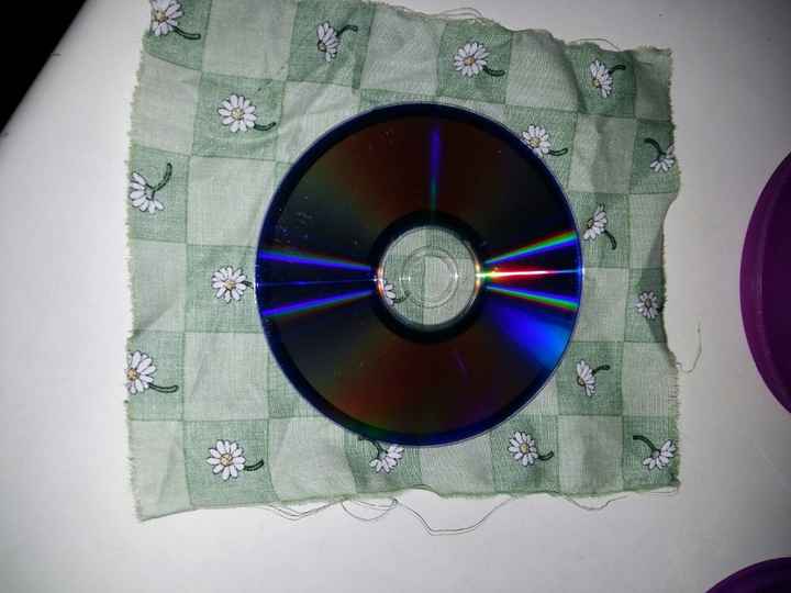 Mas vcs podem usar um CD/DVD para marcar o tecido, vai depender do tamanho que vcs desejam. Marque c