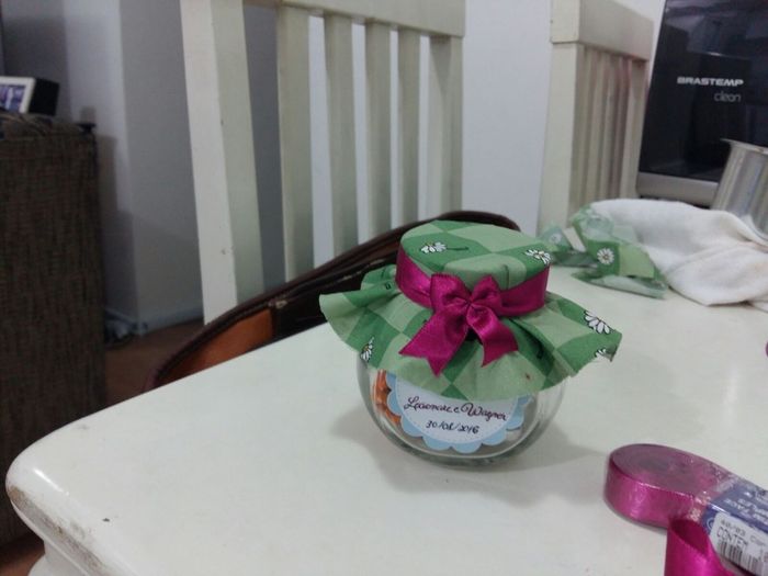 Aqui eu usei um adesivo que já tinha em casa só para fazer o teste msm. Ainda vamos encomendar as et