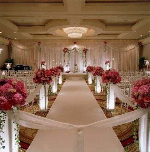 Decoração: Cortinas e flores rosas