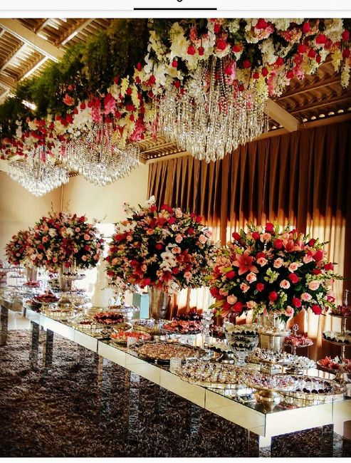 Decoração com flores penduradas no teto - 2