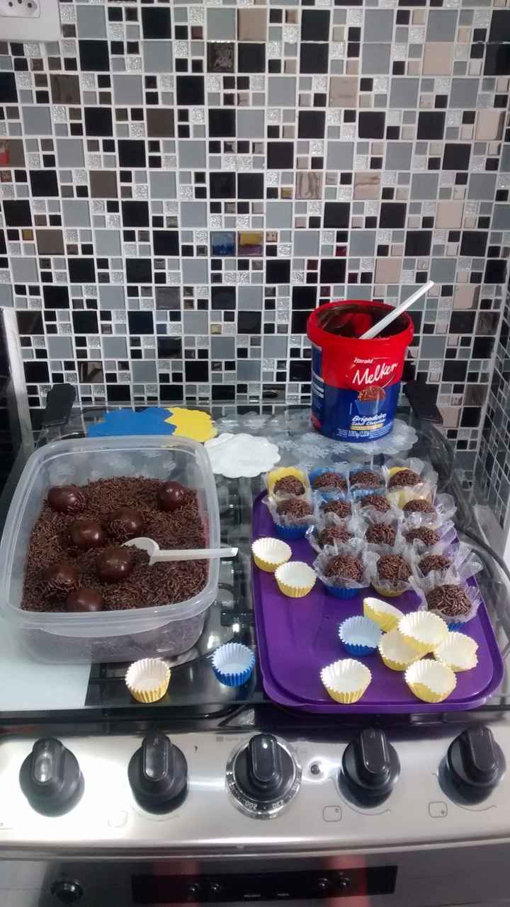 Fazendo os brigadeiros...
