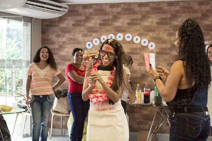 Uma das prendas: fazer um desfile com diversos acessórios.