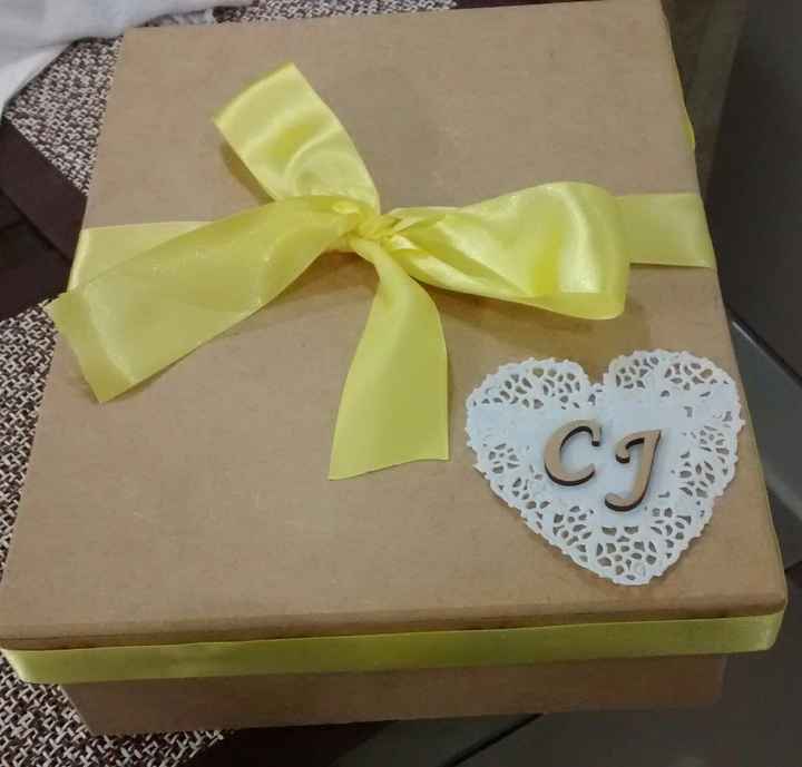 Caixa personalizada do presente das mães.