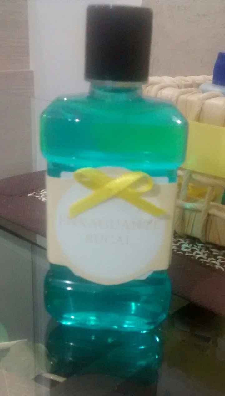 Detalhe: enxaguante bucal.