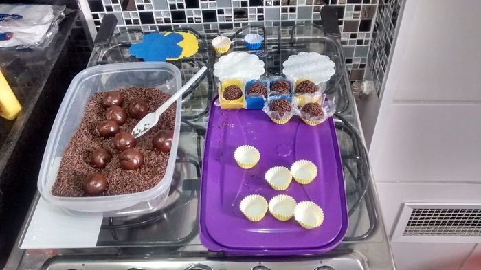 Fazendo os brigadeiros...