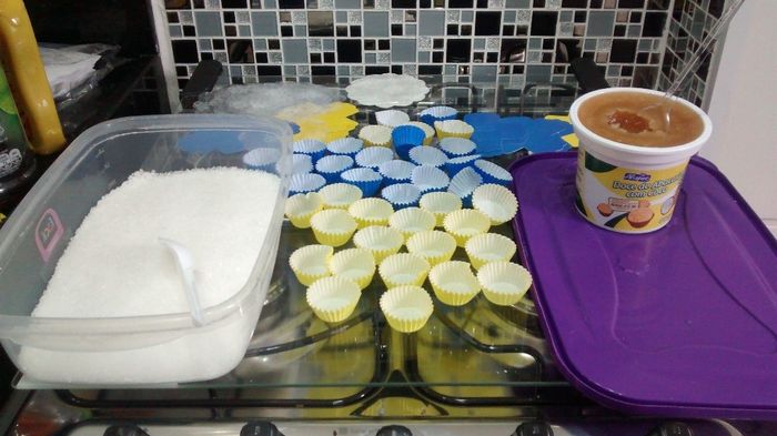 Fazendo o doce de abacaxi com coco.