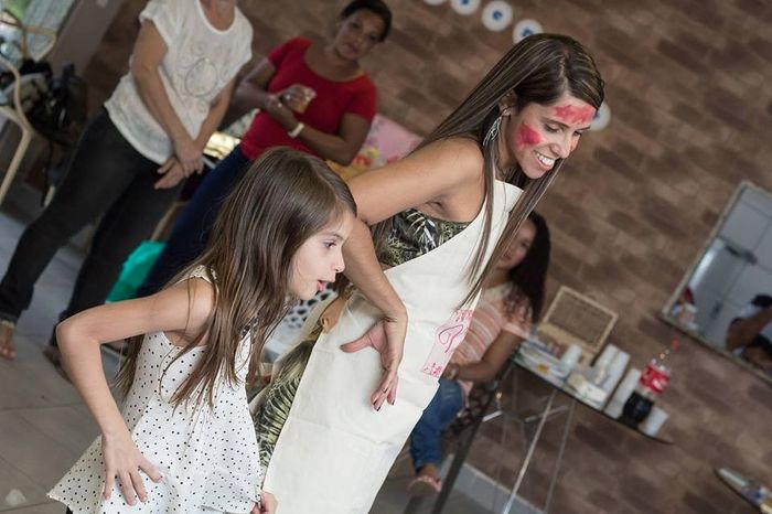Uma das prendas: dançar show das poderosas da Anita.