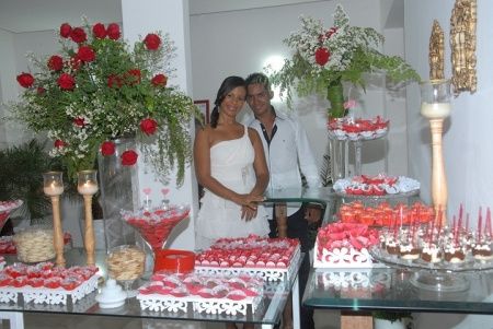 Noivinhas que casaram ou irão casar com o tema da festa vermelho. - 1
