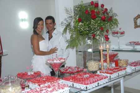 Noivinhas que casaram ou irão casar com o tema da festa vermelho. - 2