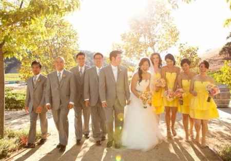 AS MINHAS SERÃO VESTIDO AMARELO ATÉ O JOELHO OU ACIMA UM POUCO!